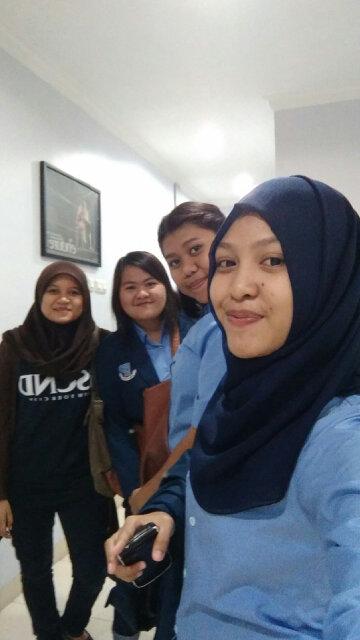 reska_angrianiS's tweet photo. .with @fika_valesya @Helda_poluan and @Nara_JJ http://t.co/Cs8D6YGFQu