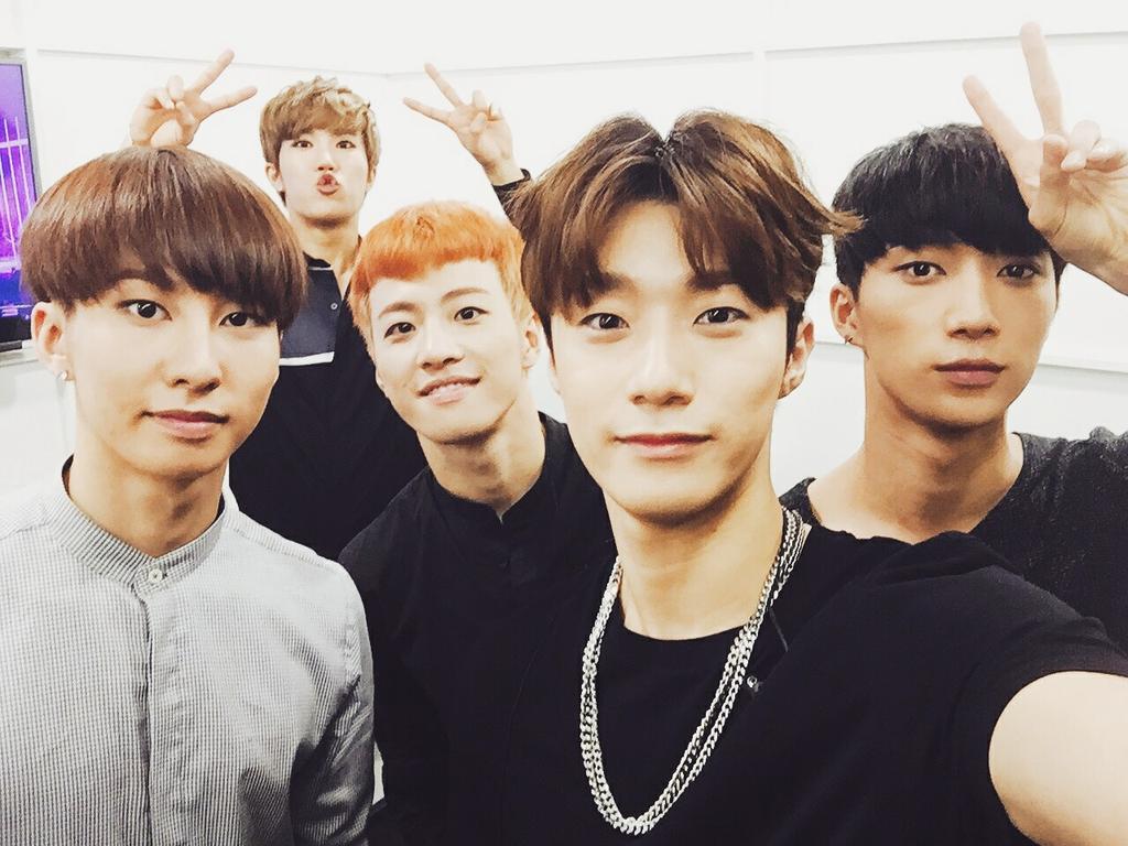 BRAVEBIGSTAR's tweet photo. 잠시 후 6시 30분 KBS 뮤직뱅크!!
상큼한 모습으로 돌아온 빅스타♡
많이 기대해 주세요!! #빅스타 #달빛소나타 #뮤직뱅크 #본방사수 http://t.co/nwFcJRsbpe