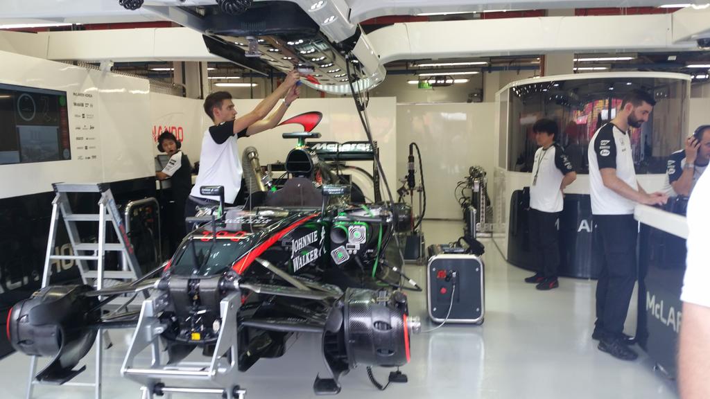 We had a great time touring the <a href="/McLarenF1/">McLaren Mastercard Formula 1 Team 🧡</a> garage! #F1inSchoolsWF