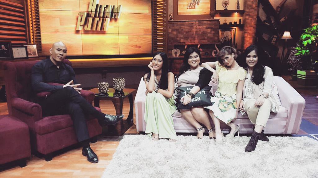 ShenaMalsiana's tweet photo. Tonight 18.00 WIB, on Hitam Putih Trans 7. Jangan sampai kelewatan ya :) http://t.co/KYh1RuwqM9