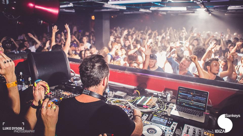 DJSteveLawler's tweet photo. Sunday at #VIVaWarriors 😉

@BTraits @DetlefMusic @Denney_Music @Anekdjs Herr @rick_maia @SankeysIbiza @capadirebels http://t.co/PlP3Phv2C8