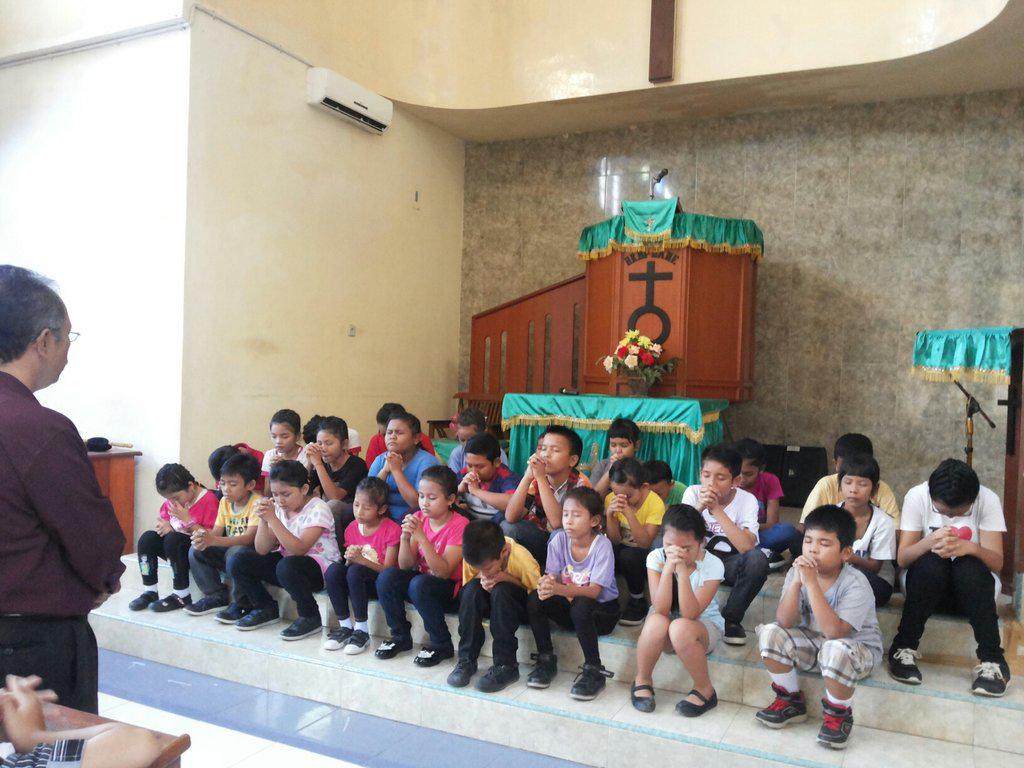 Persiapan Lomba Paduan Suara Sekolah Minggu HKBP Dame PuloJahe. Semangat adek2 Tuhan Yesus Memberkati.