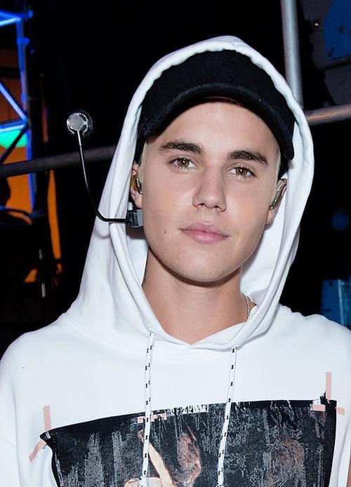 milasober's tweet photo. Que lindo #EMABiggestFansJustinBieber http://t.co/AIqQxyiieQ