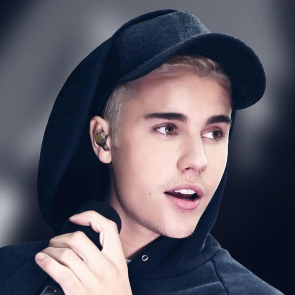 SmithIsBelieber's tweet photo. Olha isso meu Deus #EMABiggestFansJustinBieber http://t.co/FXBgRQPVNN