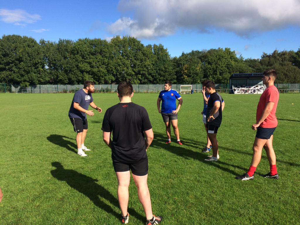 CardiffMetRFC's tweet photo. First team players Will Norton & Ben Edwards helping out our Youth team for tomorrow's game #archersfamily #LOlegends http://t.co/98ymZHDIRG