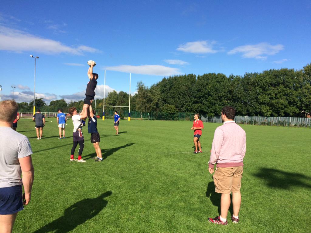 CardiffMetRFC's tweet photo. First team players Will Norton & Ben Edwards helping out our Youth team for tomorrow's game #archersfamily #LOlegends http://t.co/98ymZHDIRG