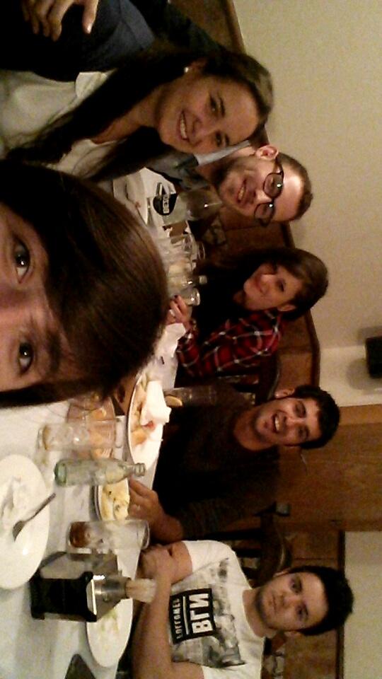 MariaElena_05's tweet photo. Nos inventamos cualquier cosa para salir. Cena inicio de curso 😂 😂 http://t.co/Erkx1goHLY