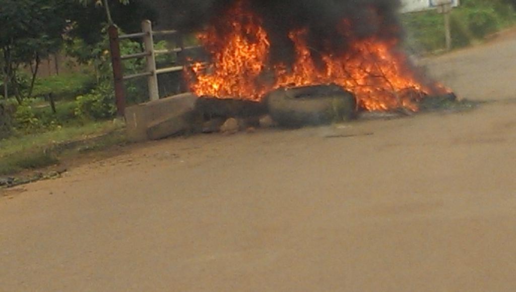 SE_LGD's tweet photo. #Ouagadougou Pont de Wayalghin en moment #BringBackourTransition http://t.co/mtjgVqXhXQ