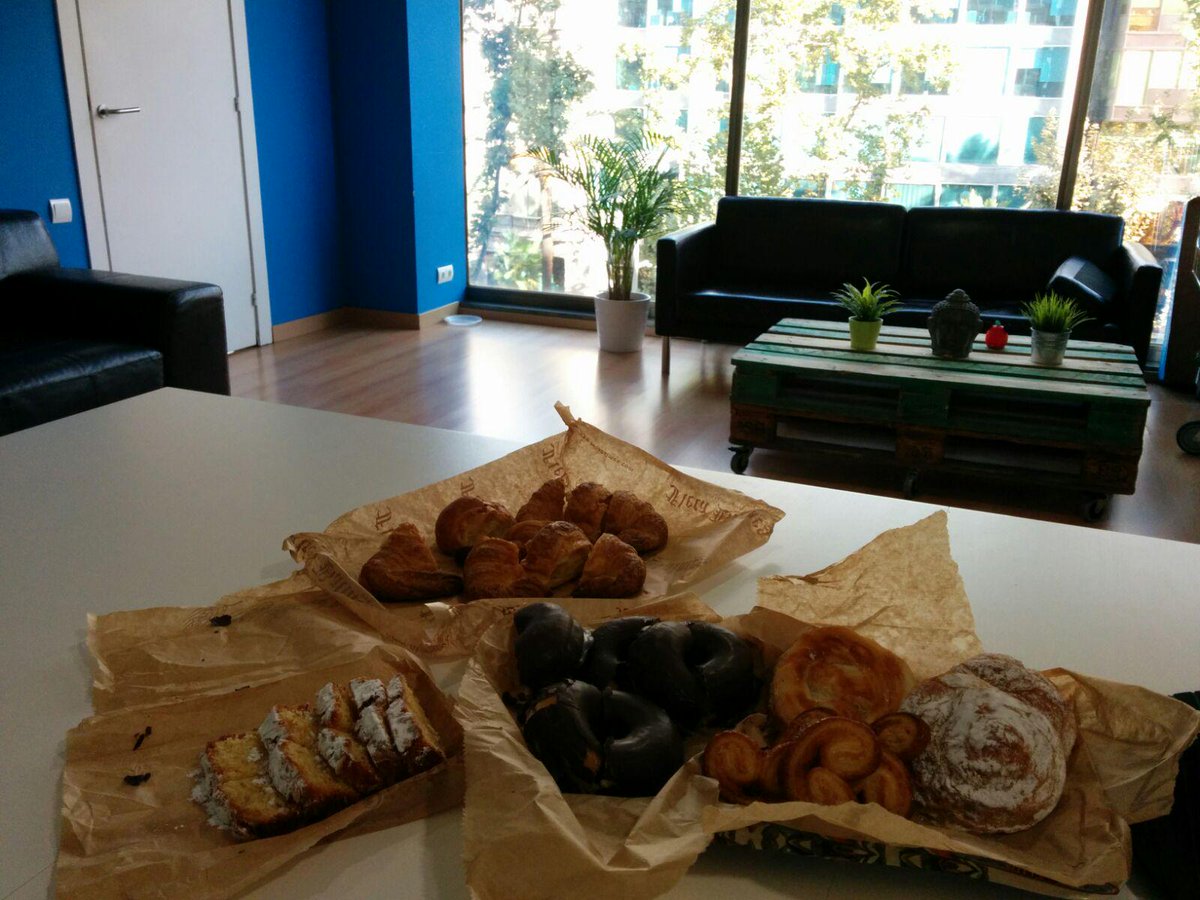Estudio34's tweet photo. Desayunos de Viernes en #Estudio34. Cerrando la semana con buen rollo ;) #MarketingRules #Estudio34Rocks http://t.co/nJlNhTRMfr