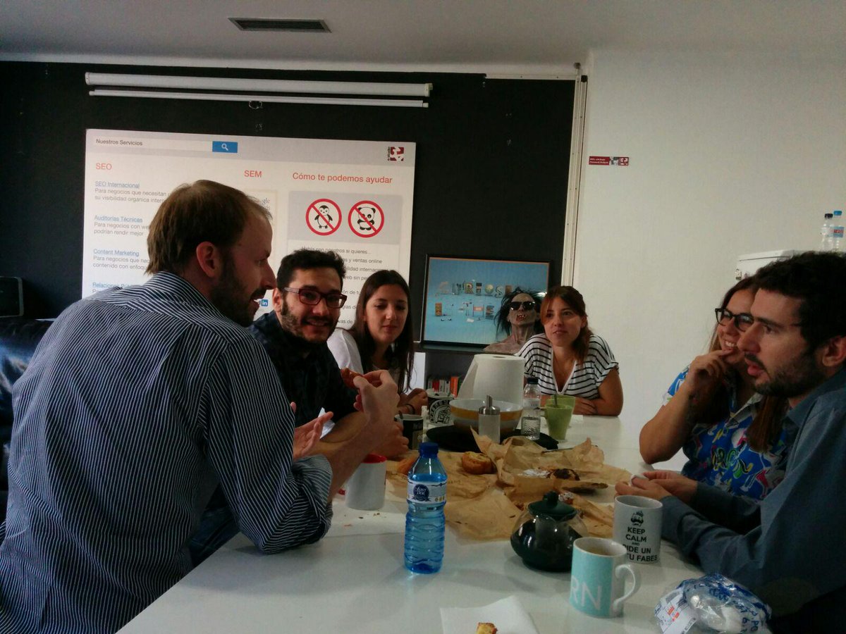 Estudio34's tweet photo. Desayunos de Viernes en #Estudio34. Cerrando la semana con buen rollo ;) #MarketingRules #Estudio34Rocks http://t.co/nJlNhTRMfr