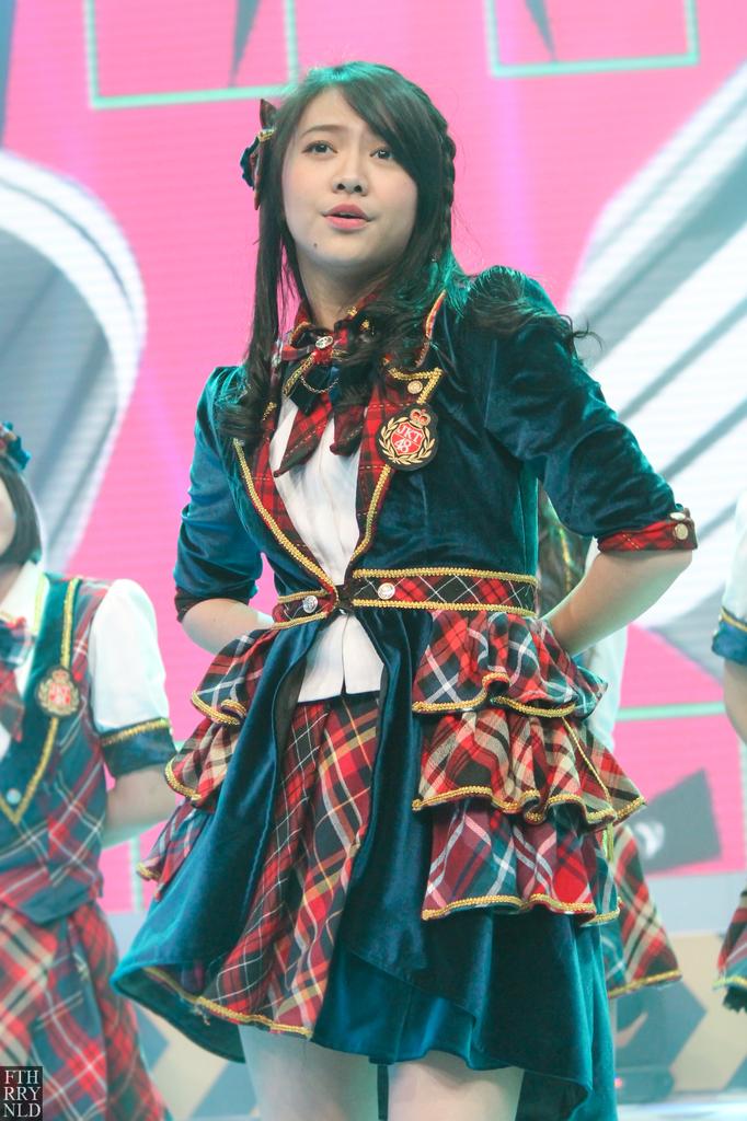 ShaniaFansIndo's tweet photo. Malem semua.. Maaf ya baru on lagi http://t.co/xcX4vBUCwk"
