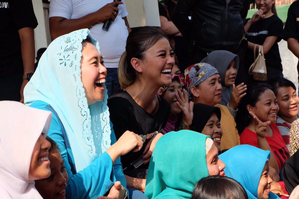 agnezmo's tweet photo. "Di dalam perbedaan, ada kebersamaan. Di dalam perbedaan, ada kekayaan." - AGNEZ MO #AGNEZMO I #AMgenerationOfLOVE http://t.co/T3vHhvkkiT