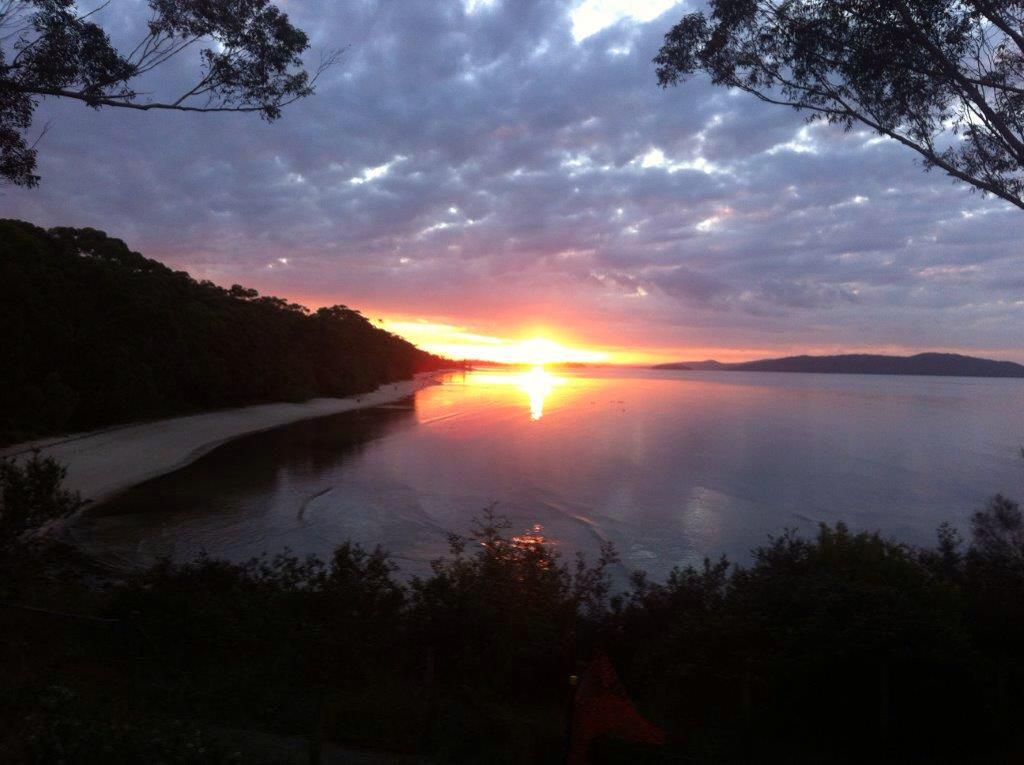dalboramarinas's tweet photo. Goodnight everyone! Hope you are having a nice evening.

#sunset #PortStephens #weekend #Spring #waterview http://t.co/gv9GJpPMRu