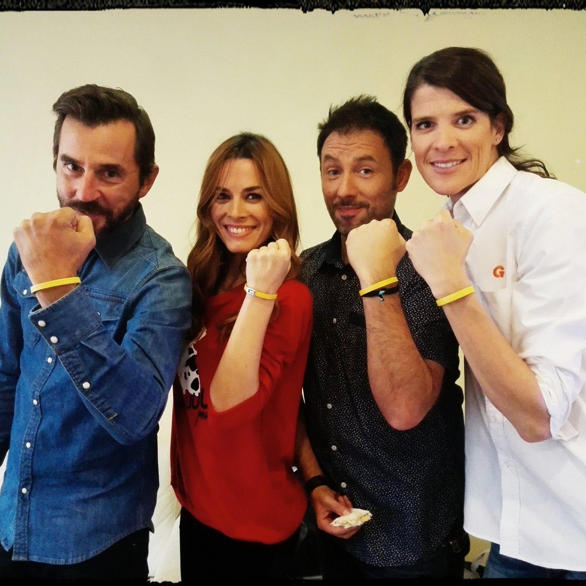 BegonaMaestre_'s tweet photo. Pulseras solidarias hechas con mangueras recicladas,la ong @bomberosayudan las tendrá muy pronto a la venta online!! http://t.co/AvZ0Ff3Vdp