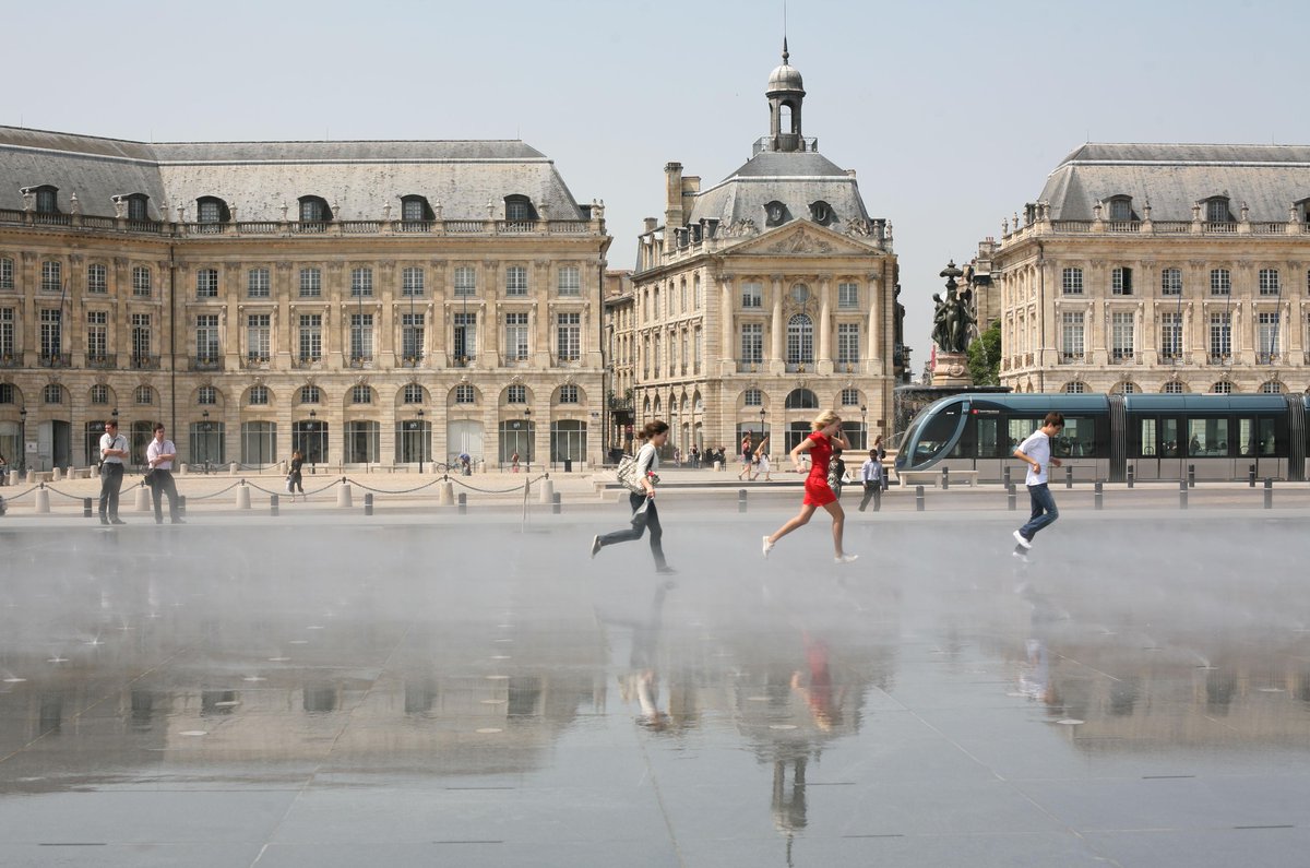 BordeauxTourism's tweet photo. Demain @France3tv présente la "folle journée du patrimoine" en direct de #Bordeaux 👉 http://t.co/uwIZsIfhN2 #JEP2015 http://t.co/FDpn9aitjF