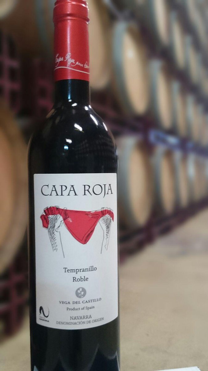 Capa Roja, uno de nuestros robles, en este caso 100% tempranillo
Capa Roja, one of our oaked wines 100% tempranillo!