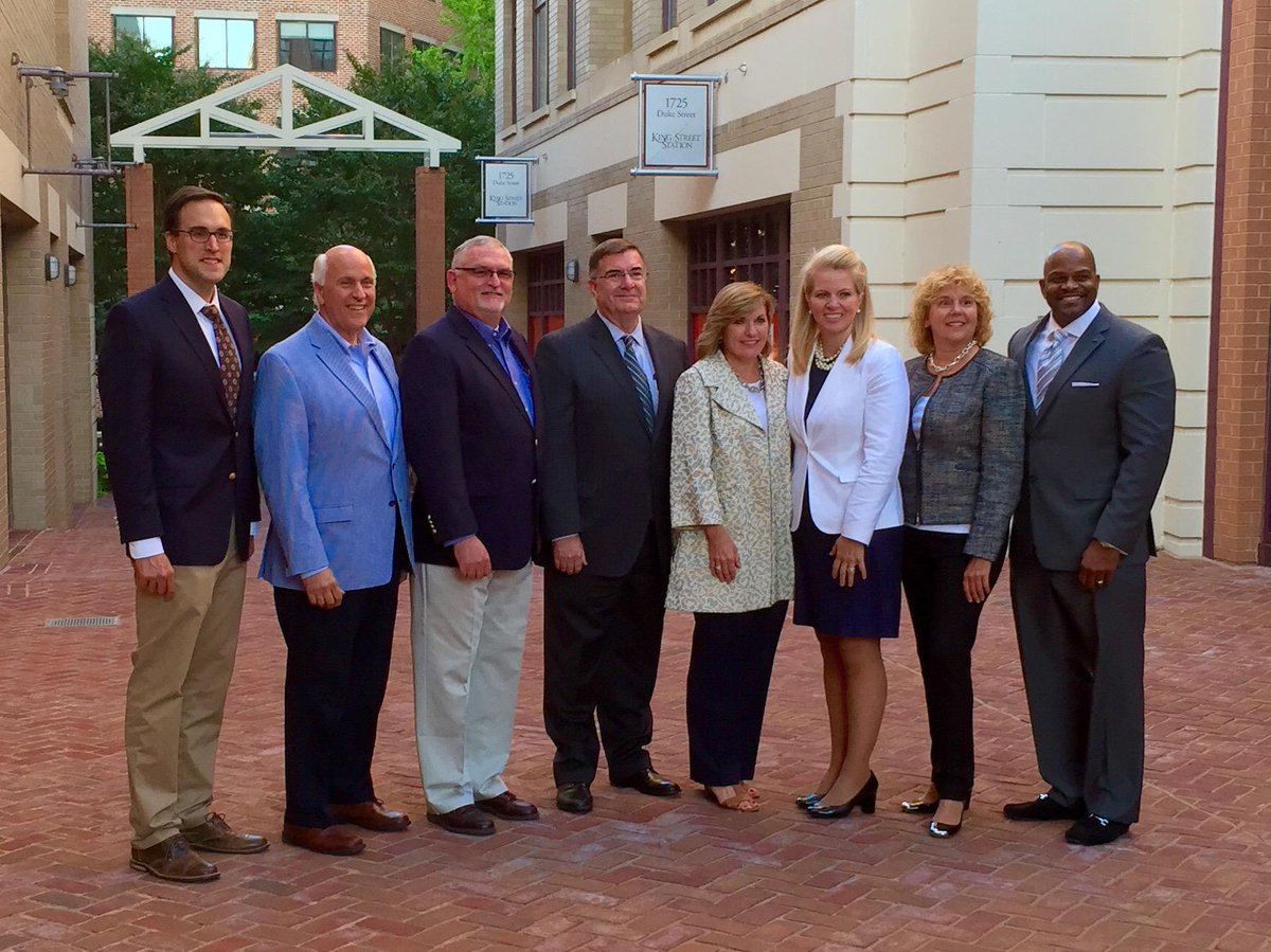 RobStoddardFLDC's tweet photo. What a gr8 time lastnite w/these gud friends in r #MeetTheOperator discussion! Thanks2all who turned out! @WICTDCBALT http://t.co/0WyFLWwtzc