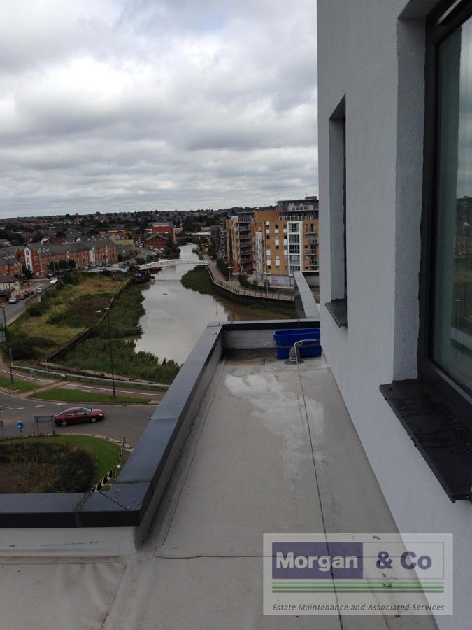 morgananglia's tweet photo. #HighLevelWindowCleaning at the Hythe in #Colchester - 110 feet at the highest window. @morgananglia #WindowCleaning http://t.co/L5cIPo33rk