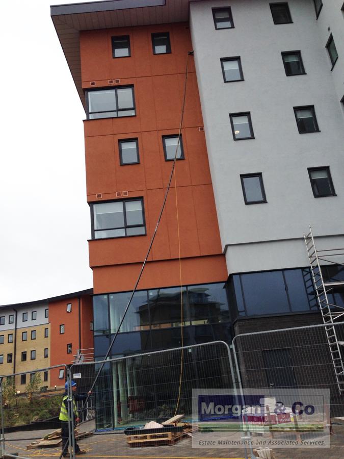 morgananglia's tweet photo. #HighLevelWindowCleaning at the Hythe in #Colchester - 110 feet at the highest window. @morgananglia #WindowCleaning http://t.co/L5cIPo33rk