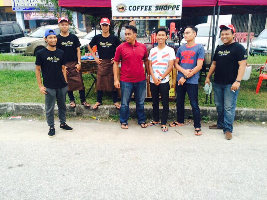 coffeeshoppe17's tweet photo. Coffee Shoppe & Coffee King crew 👊 #coffeeshoppe #coffeekingipoh http://t.co/jISgdA9UCq