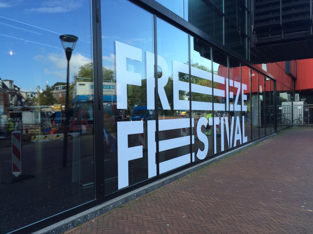 koenharinga's tweet photo. Hip artwork van @freezefestival op @SsbDeHarmonie. Mooi werk @1971dsgn en @martinvdmeer! #FREEEEEEZE http://t.co/iwuChvfZ6B