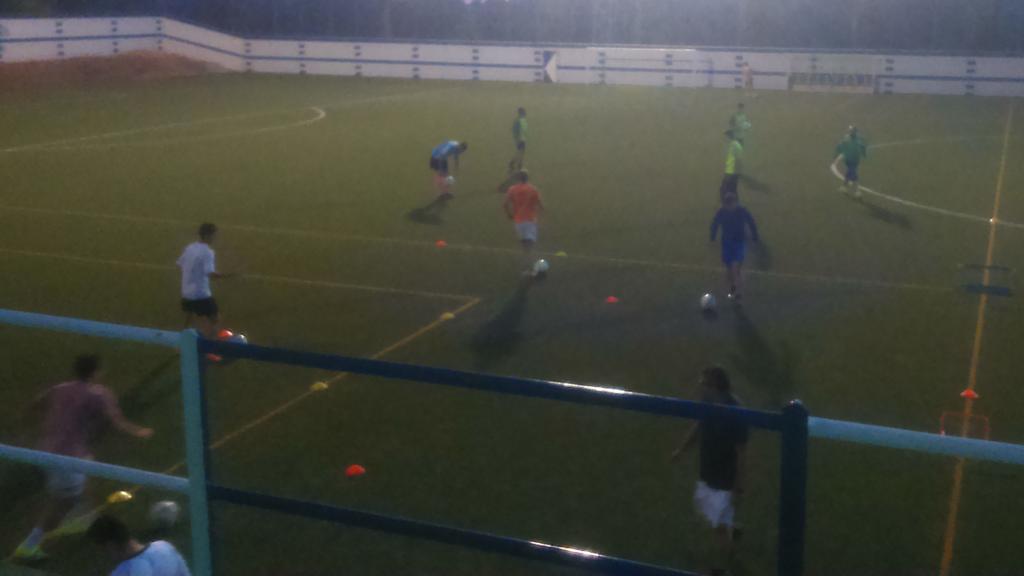CDCortes's tweet photo. Entrenamiento de ayer del Cortes preparando el partido de presentación de mañana sábado #objetivo220 #VamosCortes http://t.co/Mo6EvQ1zQU