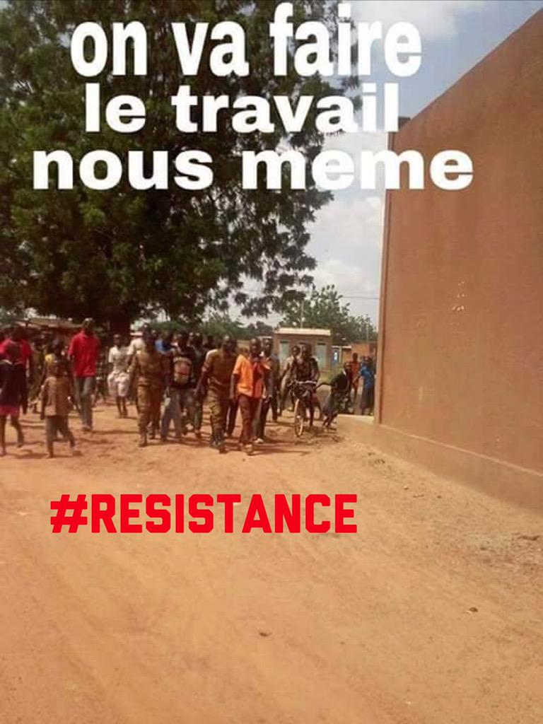BF_avant_tout's tweet photo. 2 RSP arrêtés par les populations. RSP n'est rien. #résistance #rspcapasserapas #BurkinaFaso #BringBackOurTransition http://t.co/eOADQMjrVu
