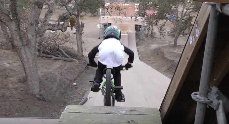 TrickonSports's tweet photo. ¡Este niño de 7 años se tira por la Mega Ramp! - http://t.co/BSHnZvCynU #bmx #TrickOnTV #MiniPros http://t.co/t49zexBox9