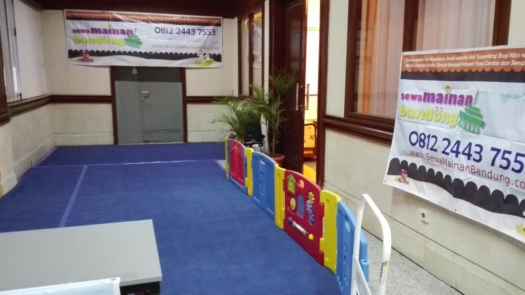 SeManDung's tweet photo. Jadi seperti apa nanti arenanyaa..
Sewa Mainan Bandung di Seminar Ibu @EllyRisman besok, persembahan @AbahAmbu_ID http://t.co/nAeHjAJFzF