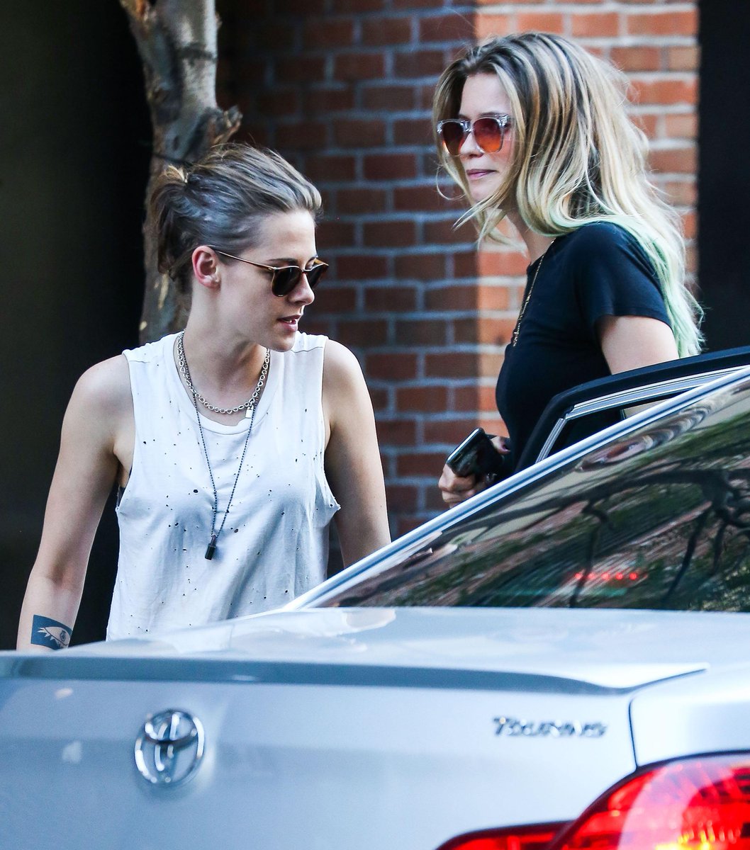 Kstewartfans's tweet image. New pictures of Kristen in NYC yesterday with Abbey Lee bit.ly/1LBZVag