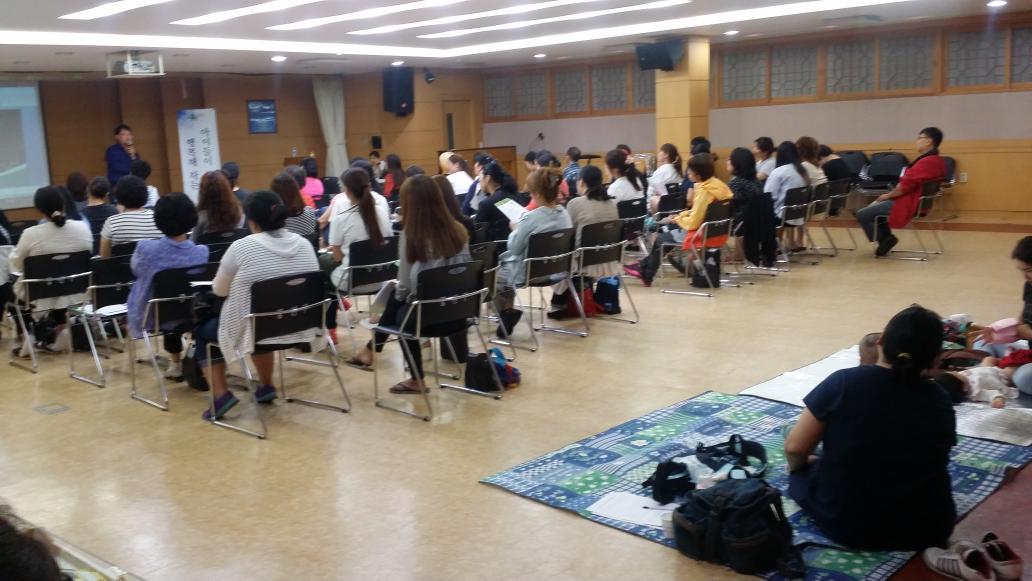 sh82462's tweet photo. 중원구청 대회의실에서 한의사 선생님을 모시고 그동안 궁금했던 건강에 대해서 묻고 답하는 시간을 보내고 있습니다...
항상 노력하는 드림스타트 부모님들 너무 멋있는거 같애요... 항상 감사합니다~~ ^^ http://t.co/Wcf4he0mGP