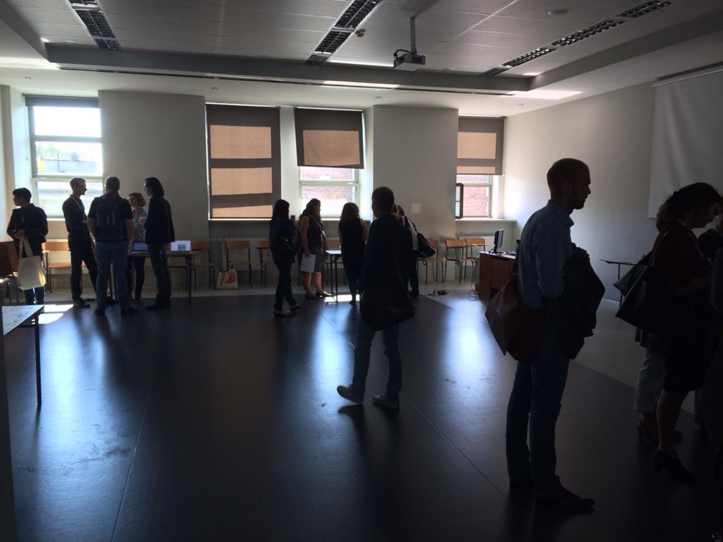 esrii2015's tweet photo. Demonstrations (S304) #ESRII2015 http://t.co/dFQvsvUSFB