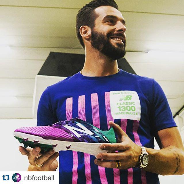 FootballersRoad's tweet photo. ¿Has visto las nuevas botas @NBFootball? @JNavas @AlvaroNegredo_7 http://t.co/3WqmufFS4l #Furon #FootballersRoad http://t.co/qeL1UbHpFw