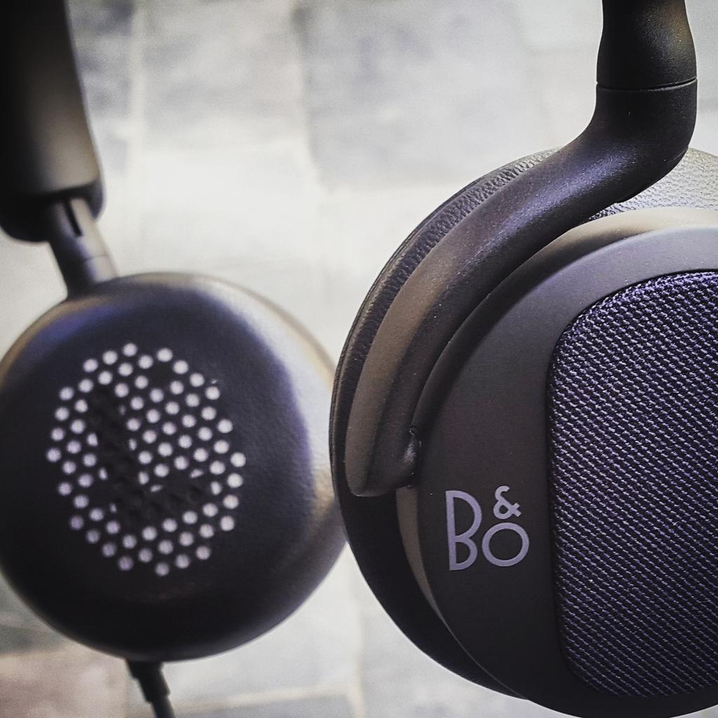 FranckyA001's tweet photo. Il est beau mon B&amp;O ! #moodbordeaux #moodaccessoires #beoplayh2 #bonpourlesoreilles http://t.co/mkP49sFx74