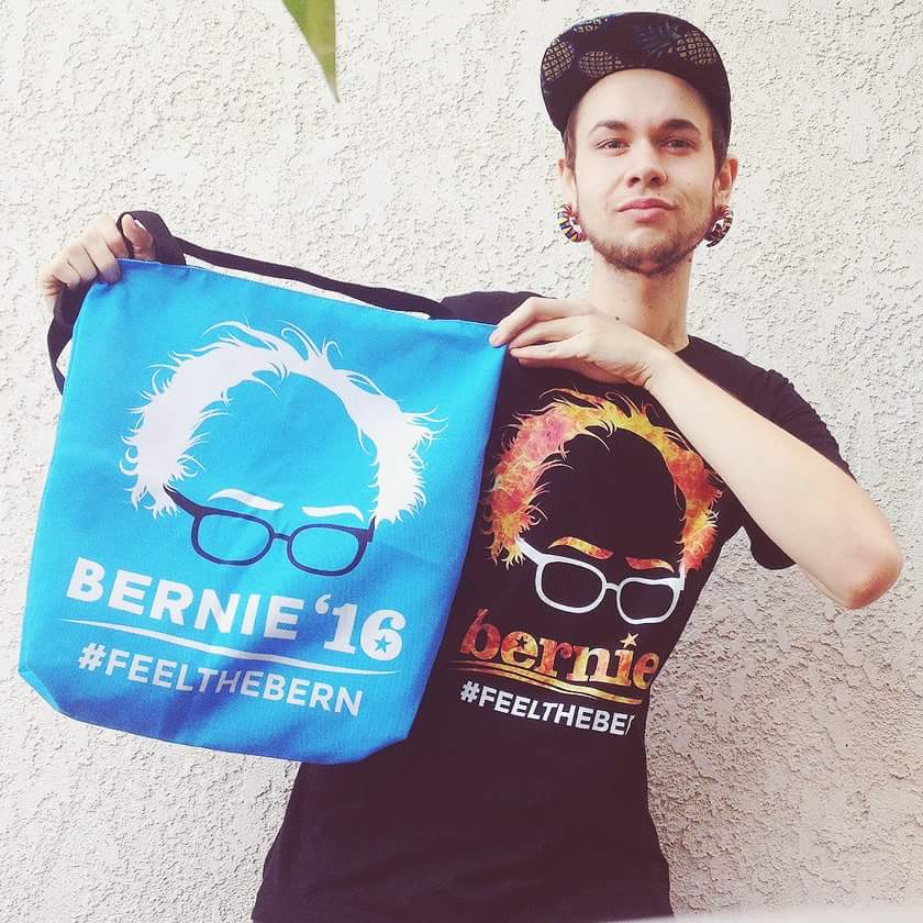 LollipopCrumbs's tweet photo. .#BerniePics #FeelTheBern http://t.co/PFiUS7Kq9u