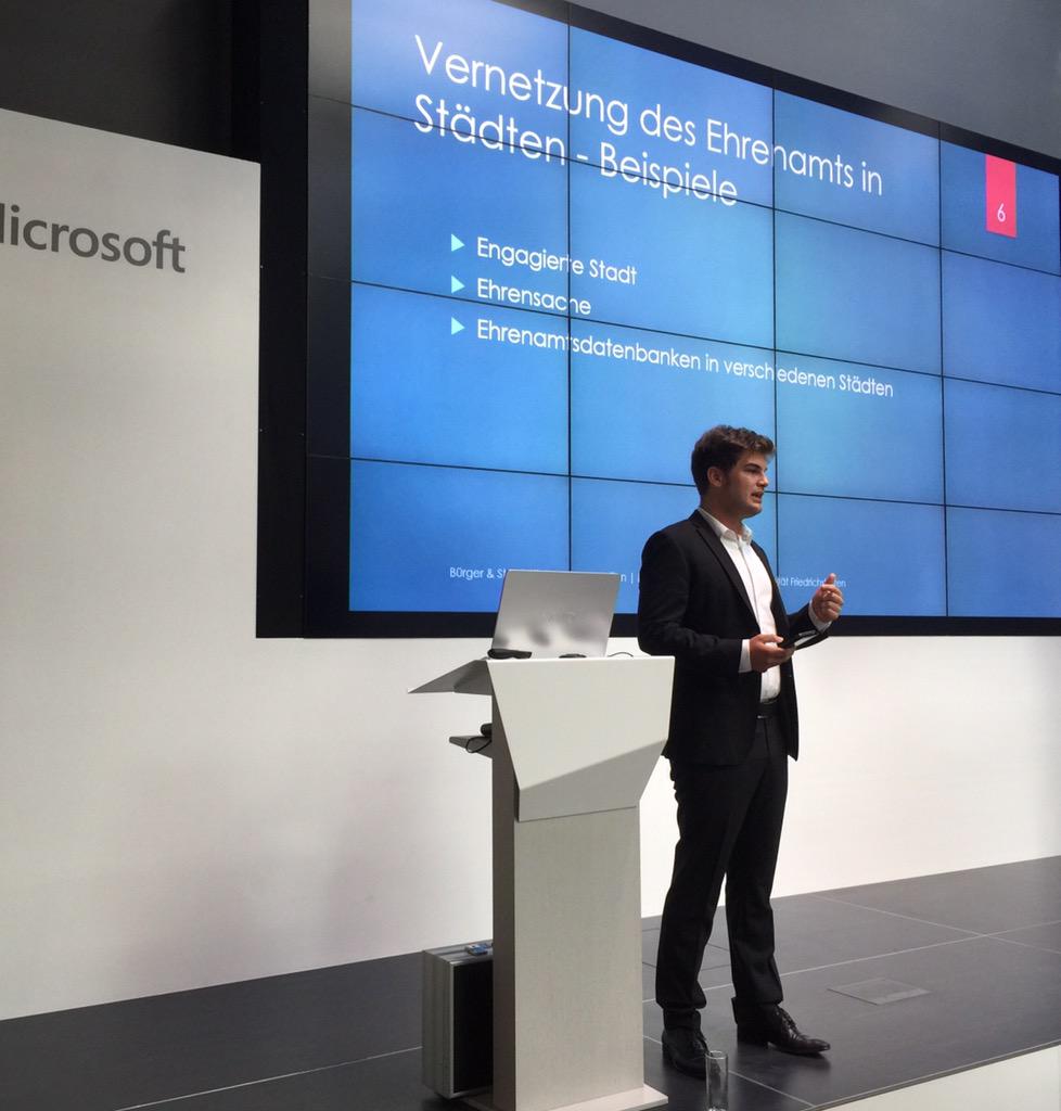 MS_PublicSector's tweet photo. Marco Ramljak von @Zeppelin Uni zu 'Bürger & Staat - the next Generation' #Databund Forum 2015 http://t.co/PugsHuzQ3E