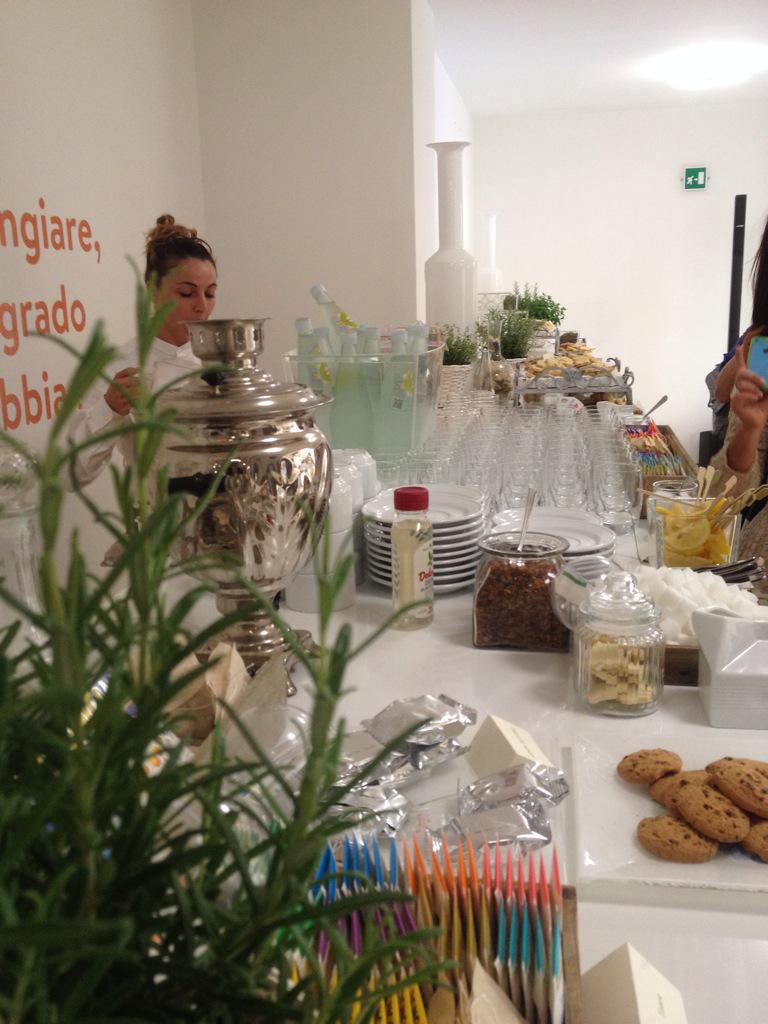 Milanodabere_it's tweet photo. Degustazione di infusi e specialità vegane all'#editmilan http://t.co/5dpPFU1u9c