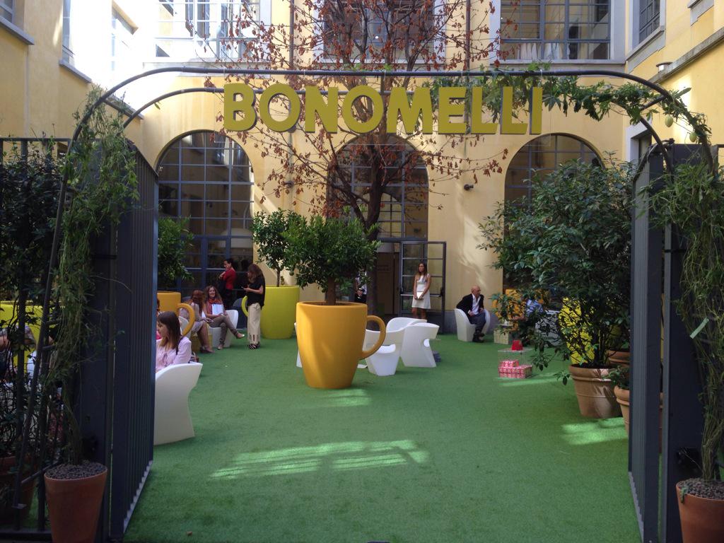 Milanodabere_it's tweet photo. Siamo all'#editmilan per giornata benessere con yoga, massaggi, tisane e erboristeria #bonomelli http://t.co/Lt9Oeo6f9Z