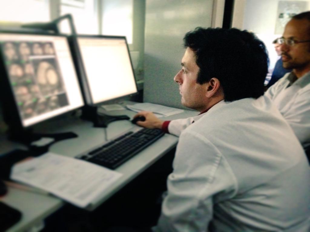 josejgdnews's tweet photo. @JCMSamos convertido en jedi de la #CardioRMN http://t.co/3qMuQfZAln