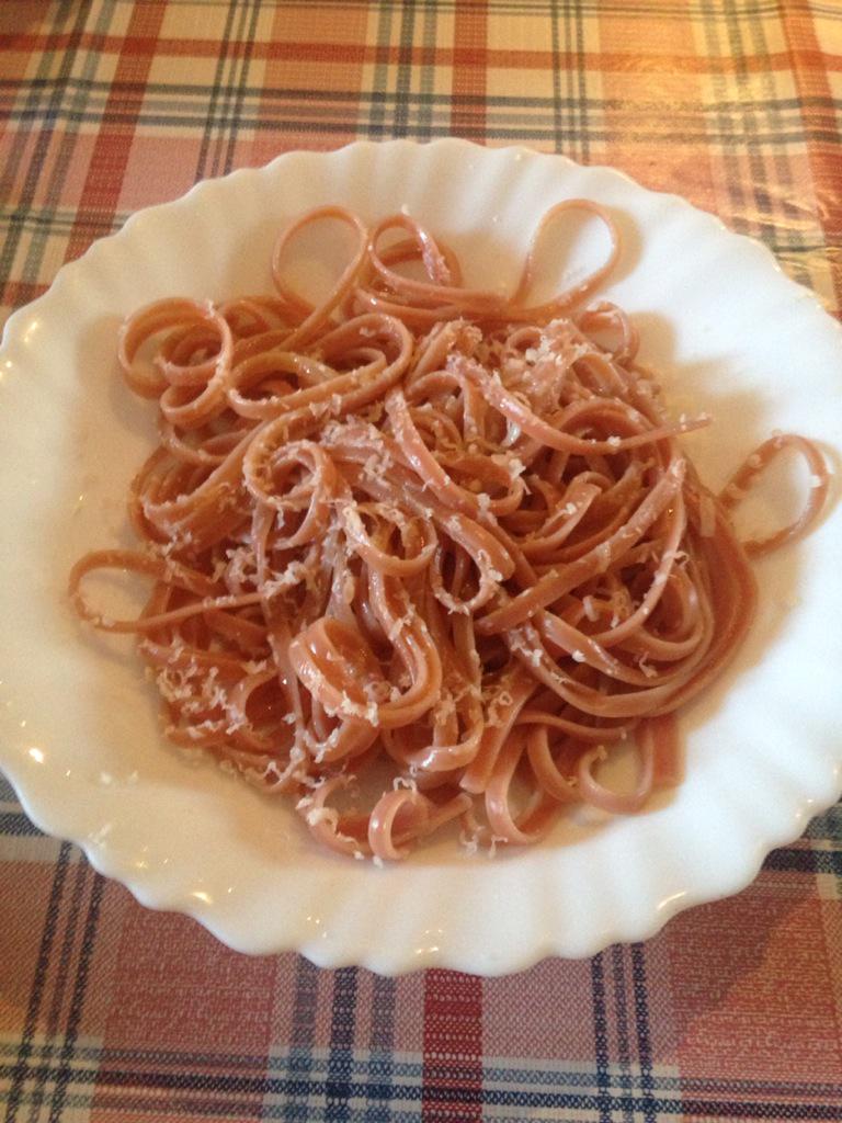 GiadaJeidMaioli's tweet photo. Linguine pugliesi al vino rosso #STRA #Strabba #conlapala http://t.co/hVMvOZQGA3