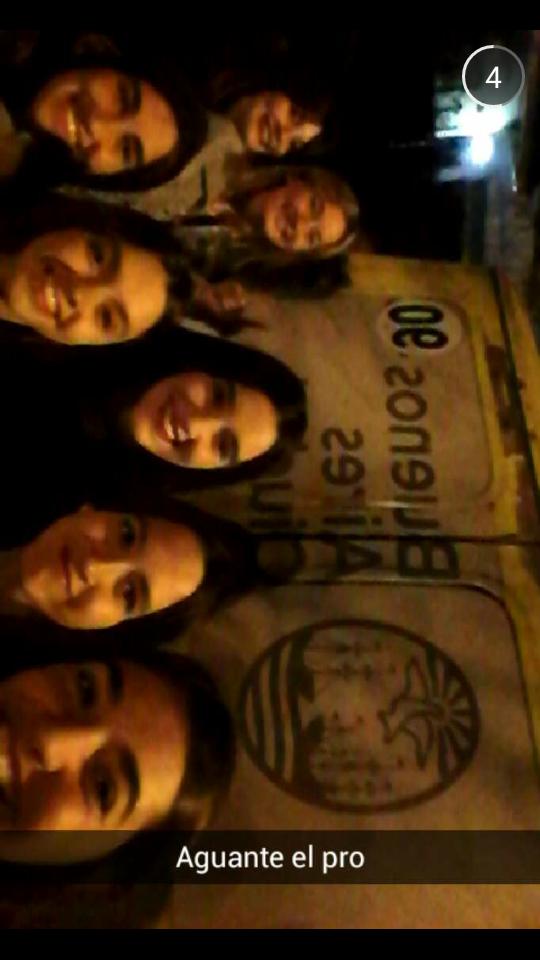 cataramon's tweet photo. Fiesta en la combi de macri...🎉🎉 http://t.co/bbgKVahI46