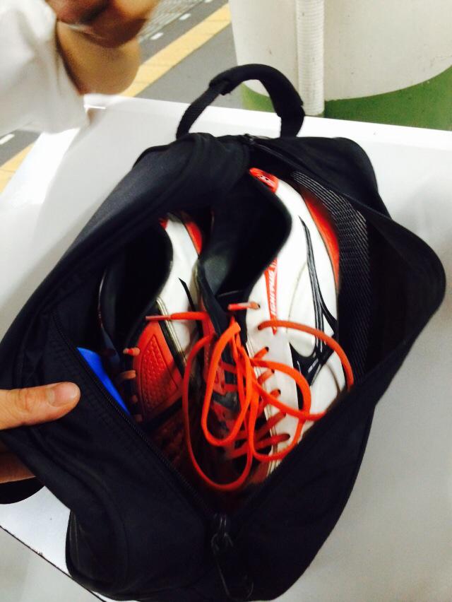 青木ゆうた 元加治駅のベンチに置いてありました はんなんのサッカー部の人のだと思うので 知ってる人がいたら教えてください 拡散希望 Http T Co Rjjmdctn5i