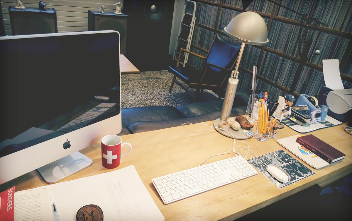 TheVinylFactory's tweet image. You can’t get more inspirational than a wall of 10,000 records; Haruki Murakami’s collection. thevinylfactory.com/vinyl-factory-…