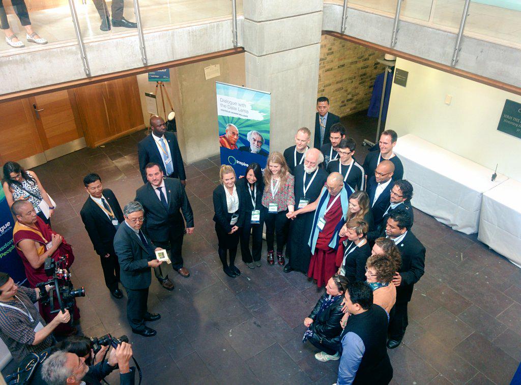 KunsangKelden's tweet photo. .@DalaiLama takes a group photo with Rowan Williams and staff of #InspireDialogue. #DalaiLamaUK #DalaiLama #Cambridge http://t.co/EmciCo3ziM