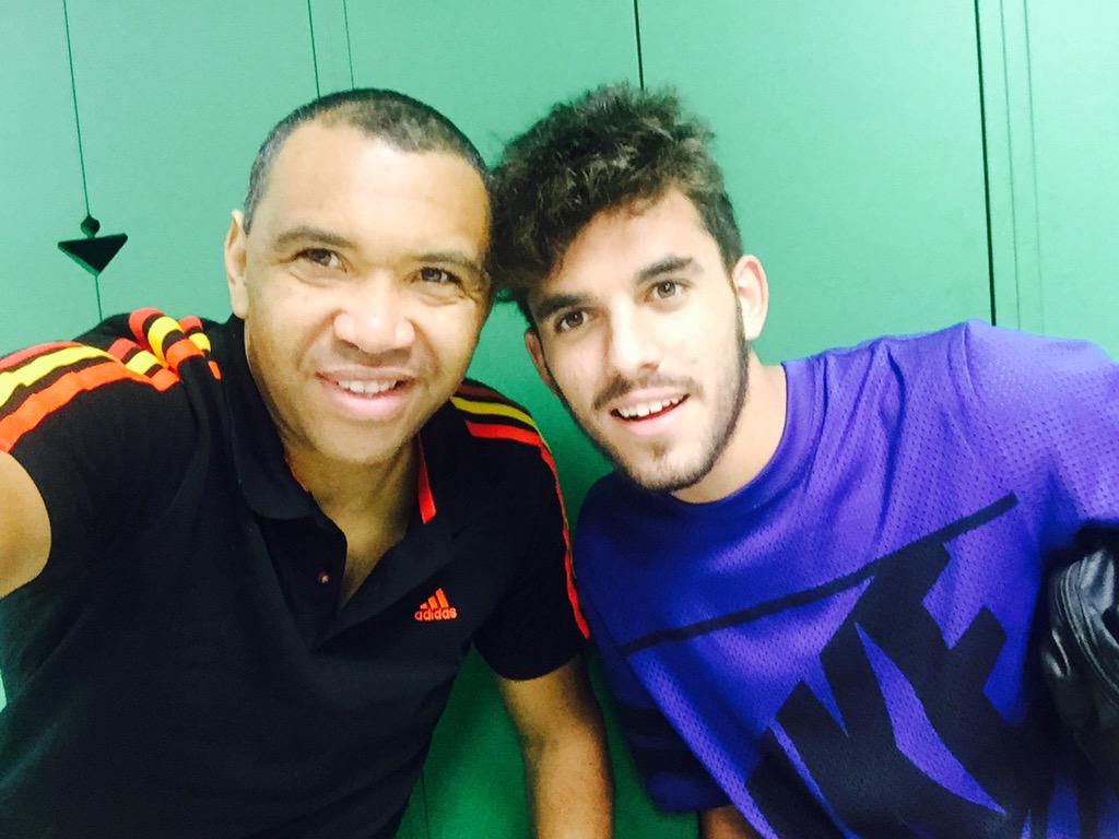 BZarandona's tweet photo. Visita a la ciudad deportiva del @RealBetis @Molinero7 @DaniCeballos46 Rubén Castro y joaquín http://t.co/gzw0IdYiUH