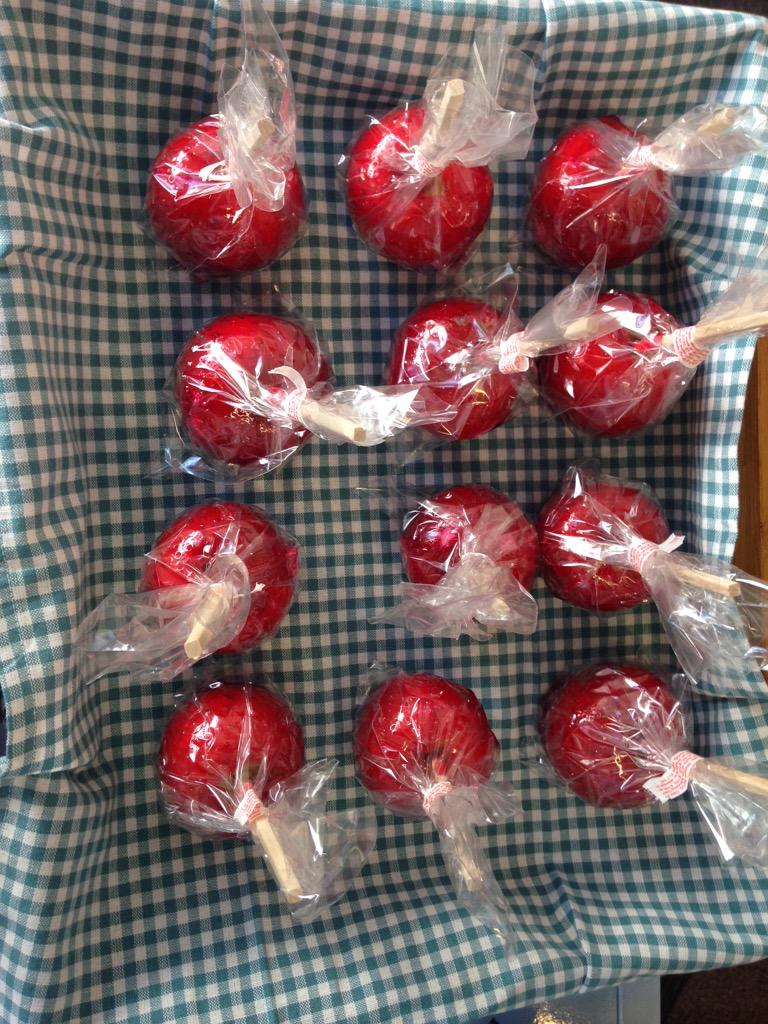 12toffee apples up for grabs at <a href="/WANDERB0X/">WanderBox</a>, each day during @LLAWN03 wanderbox.org @tonidewhurst <a href="/JoMarshJo/">Jo Marsh</a>
