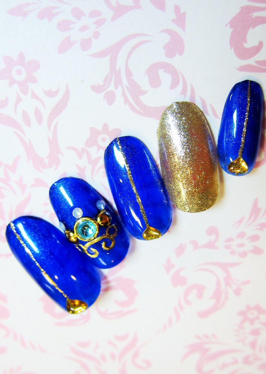 Uzivatel シャンテグラム Na Twitteru ネイル紹介 王冠ネイル パーツを使い王冠デザインに 色を変えたり 組み合わせを変えるとイメージが変わって素敵です 料金 Http T Co Lmhaay9lqc Http T Co Vfpoi5hfwm