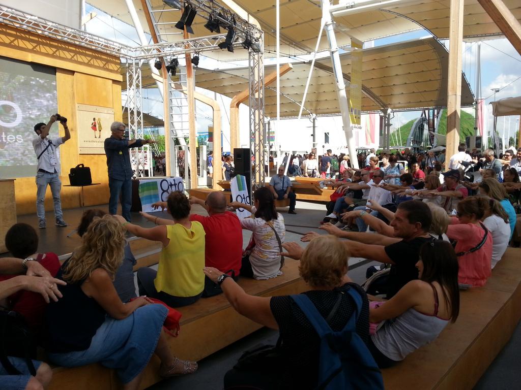 OttoChocolates's tweet photo. @Expo2015Cocoa Carlo Cicala e Alex Rivetti nel Gioco del Cioccolato di #ottochocolates http://t.co/x3WJLnZuoJ
