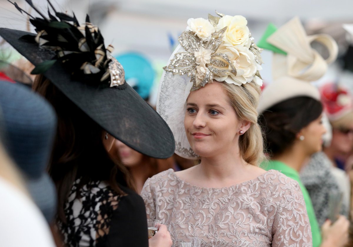 LeopardstownRC's tweet photo. Elaine Bury @StyleGoesRacing looked very stylish last week at @LeopardstownRC on Day 1 of @Longines #ICW2015 http://t.co/Lq1C2zvmHQ