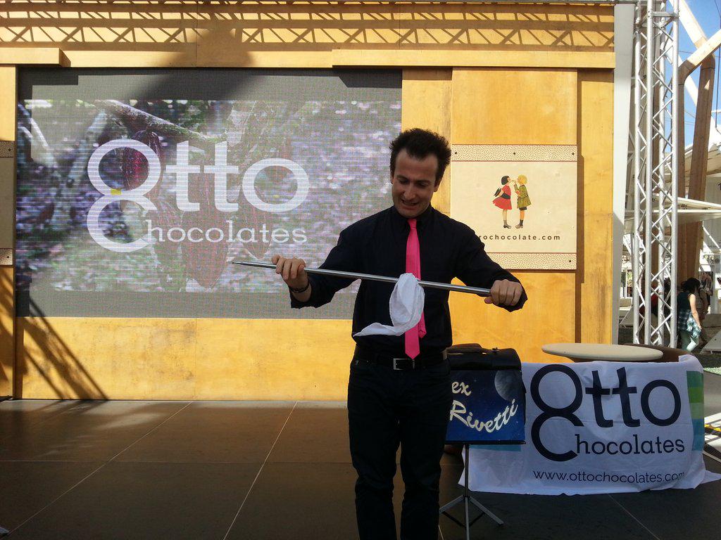 OttoChocolates's tweet photo. @Expo2015Cocoa Carlo Cicala e Alex Rivetti nel Gioco del Cioccolato di #ottochocolates http://t.co/x3WJLnZuoJ